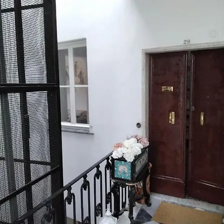 아파트 House On The Monastery Old Town *